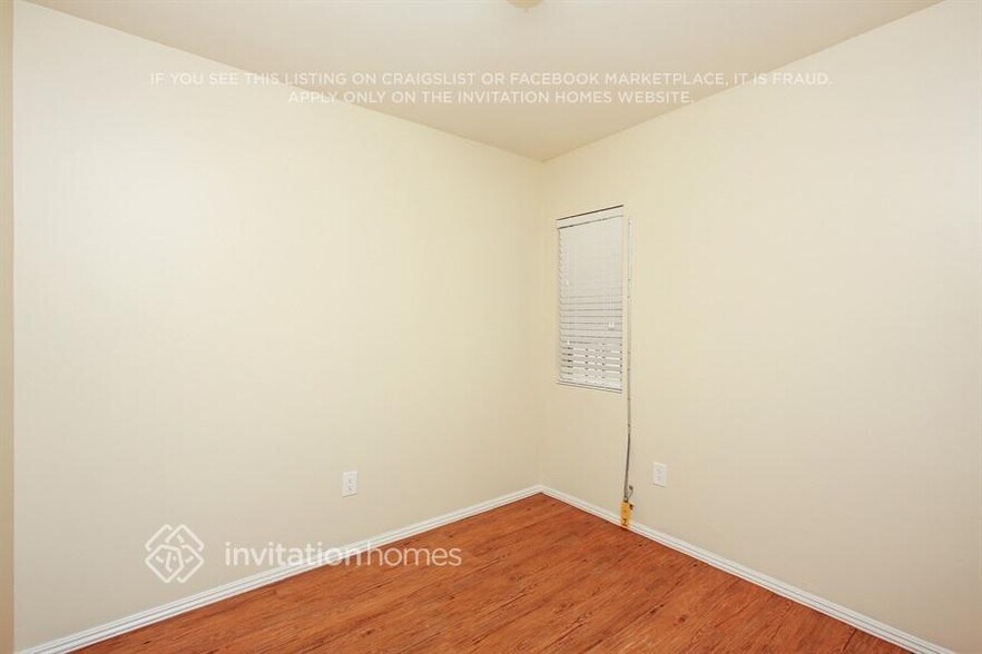 Building Photo - 819 W 148th Pl