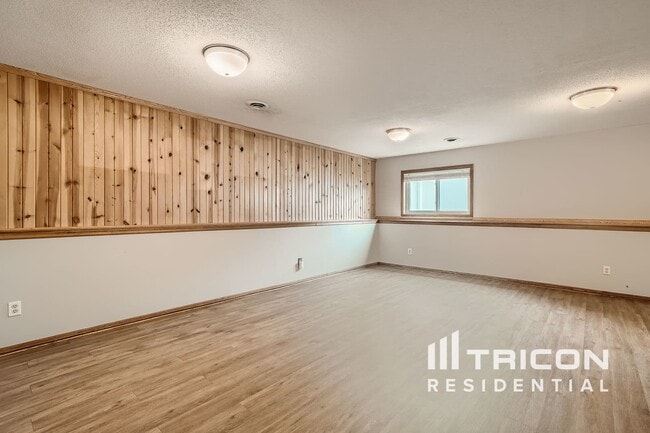 Building Photo - 4840 Evergreen Ln N