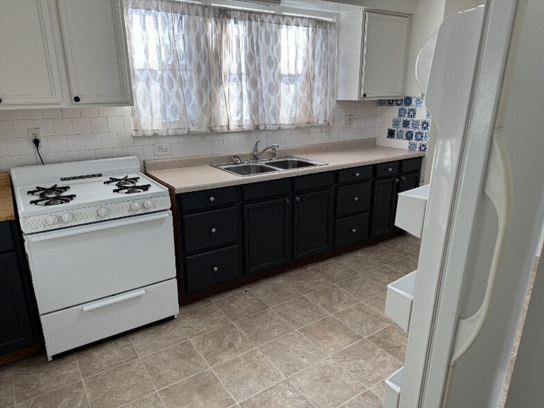 Building Photo - 7012 Kennedy Ave