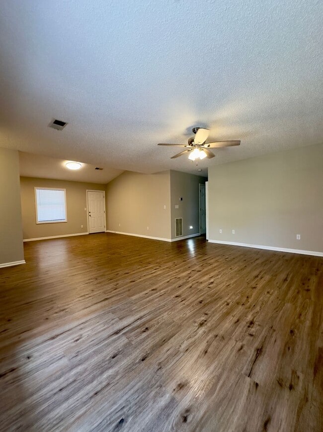 Building Photo - 527-690-692-IO