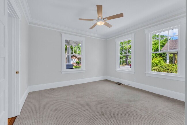 Building Photo - Cozy craftsman bungalow on Seiler Ave