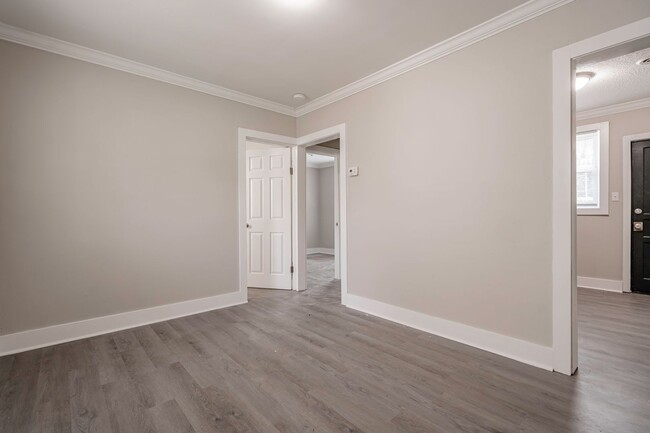Building Photo - Charming Apartment Downtown Columbia - Hou...