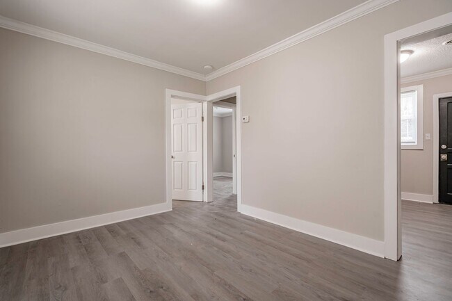 Building Photo - Charming Apartment Downtown Columbia - Housing Vouchers Accepted!