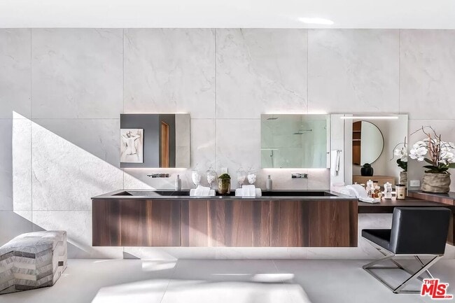 Building Photo - 723 Orlando Ave