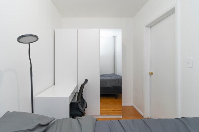 Building Photo - 1823 2nd Ave