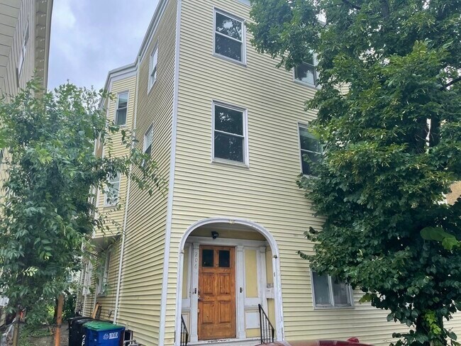Building Photo - 206 Pearl St