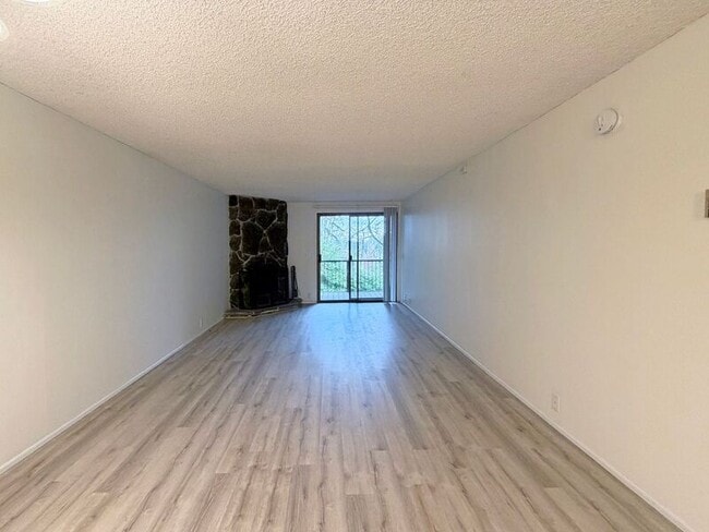 Building Photo - 2685 Woodstone Pl