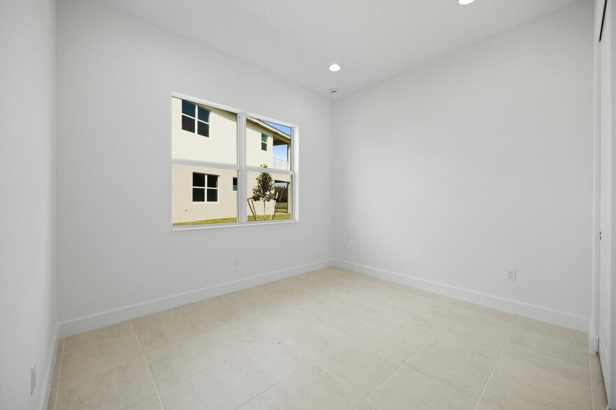 Building Photo - 15144 Wildwood Cir
