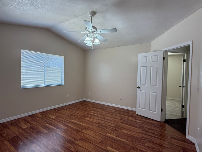 Building Photo - East Orlando Pool Home