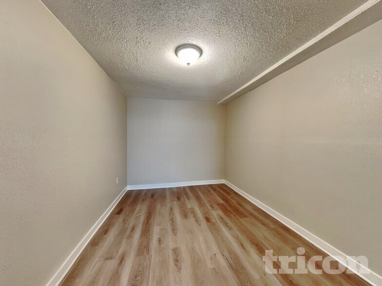 Building Photo - 12981 Knight Ct