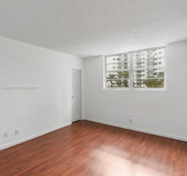 Building Photo - 3000 S Ocean Dr