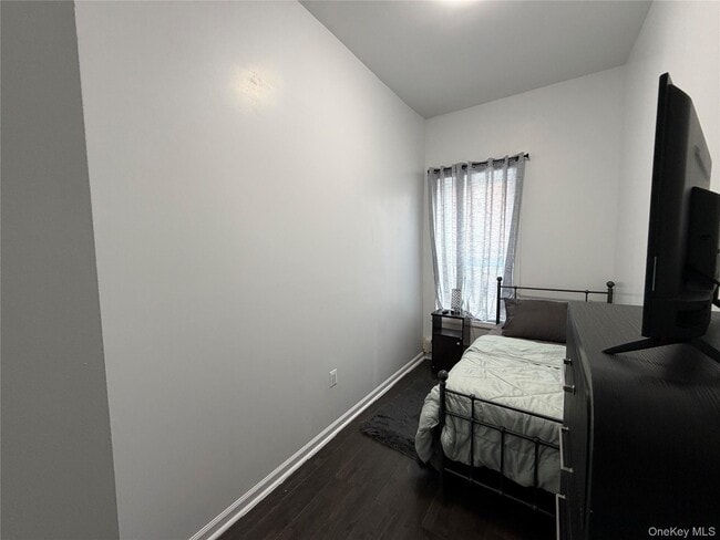 Building Photo - 509 E 183rd St