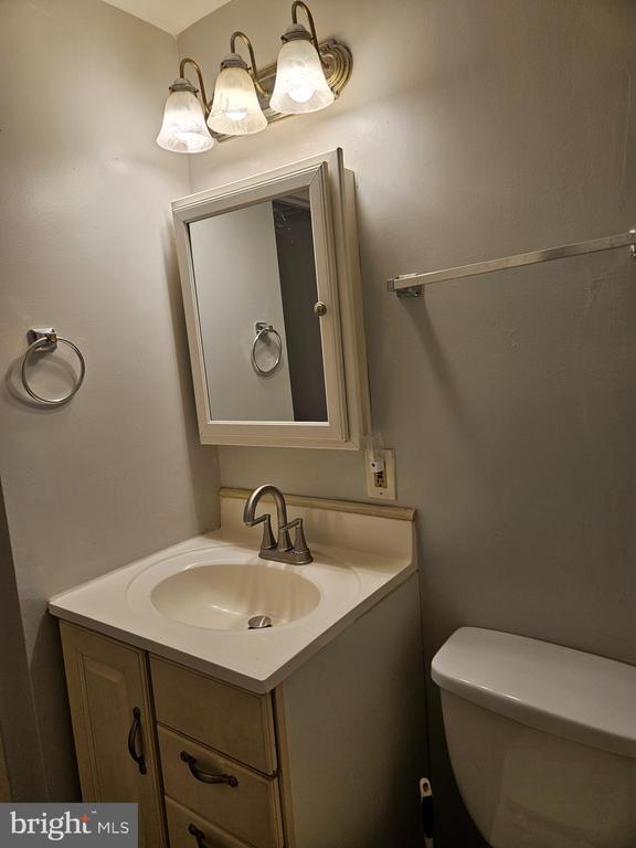 Building Photo - 1951 Dutch Village Dr