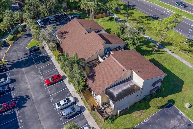 Building Photo - 890 N Village Dr