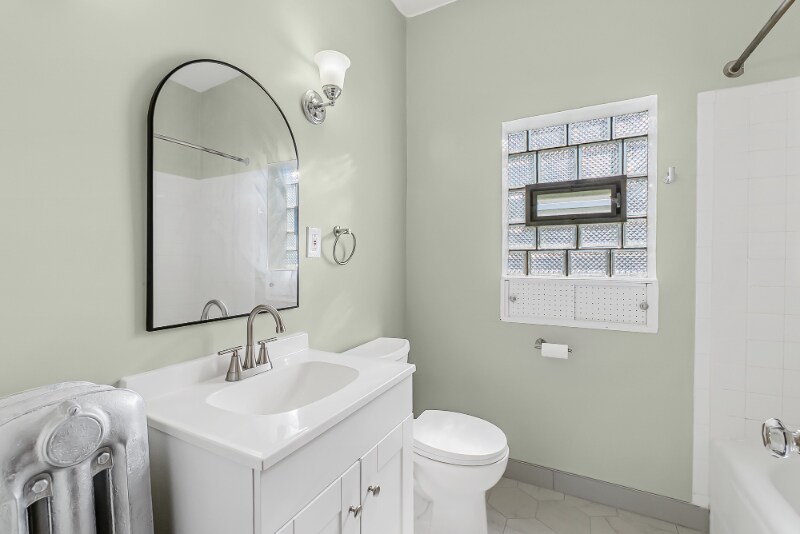 Building Photo - 5742 N Francisco Ave