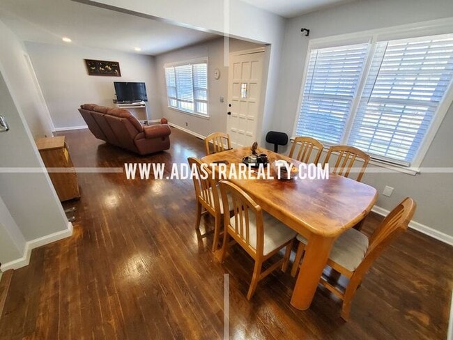 Building Photo - Spacious Overland Park Ranch Home w/Finished Basement-Available NOW!!