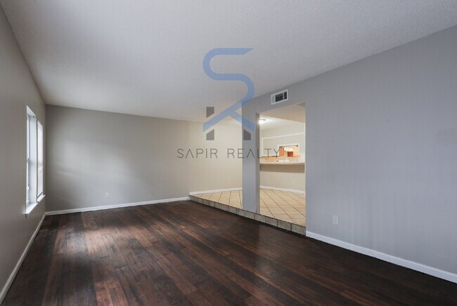 Building Photo - Move in before November 30th and get $100 ...