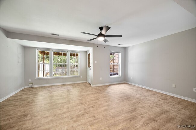 Building Photo - 2805 Queensland Dr