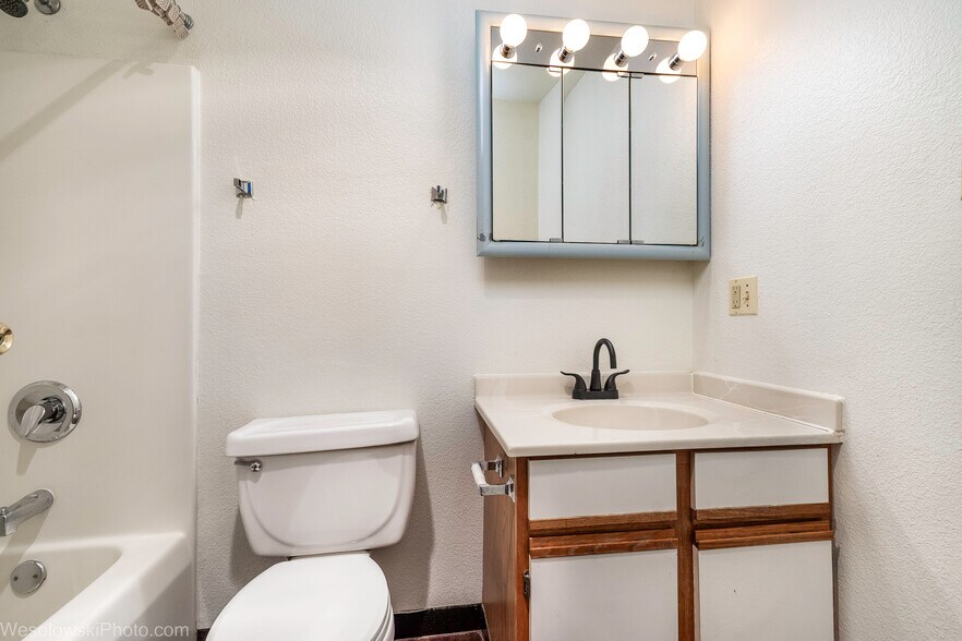Bathroom - 3305 Sunset Ave