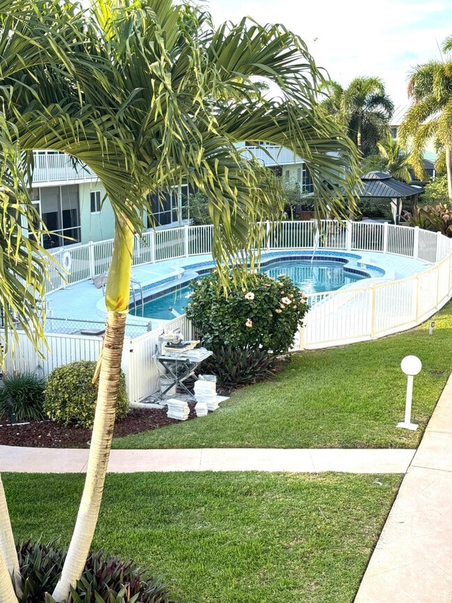 Building Photo - 2100 NE 38th St