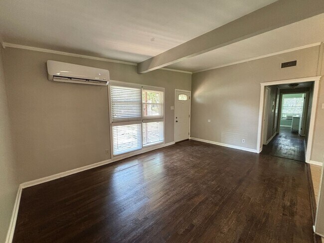 Building Photo - 318 Sprucewood Ln