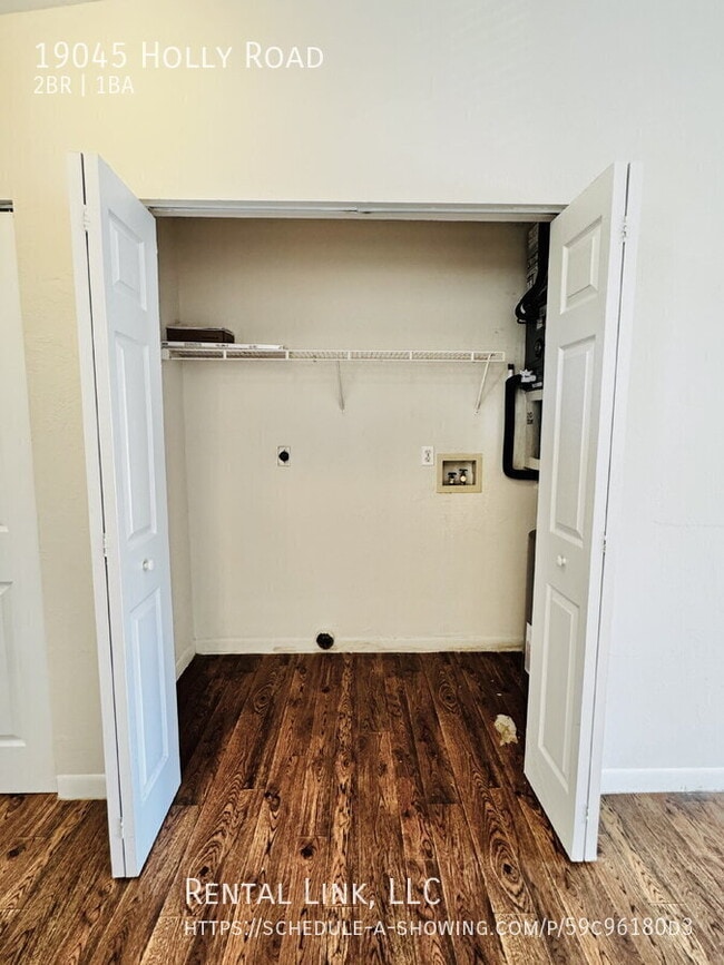 Building Photo - 19045 Holly Rd