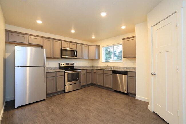 Building Photo - 21155 Gosling Rd