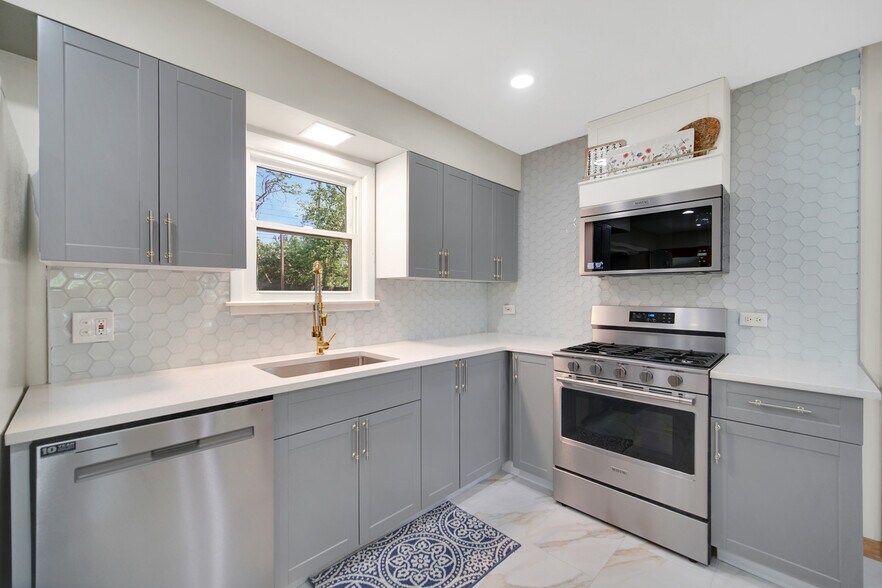 Building Photo - 22W362 Hackberry Dr