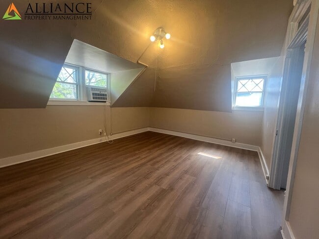 Building Photo - 909 Leavenworth St