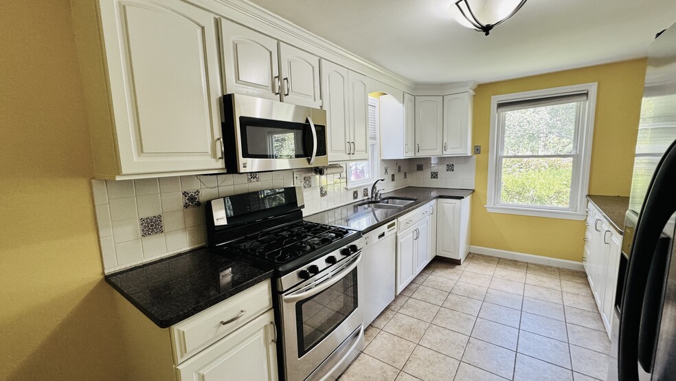 Kitchen - 7 Oak St