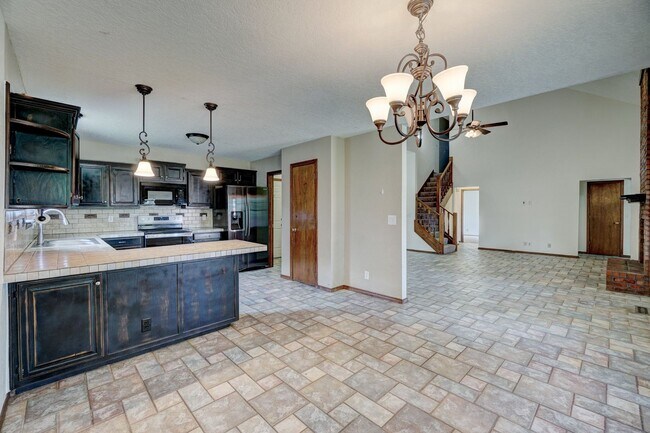 Building Photo - Comfortable Living in Edmond – 3BR with Prime Convenience