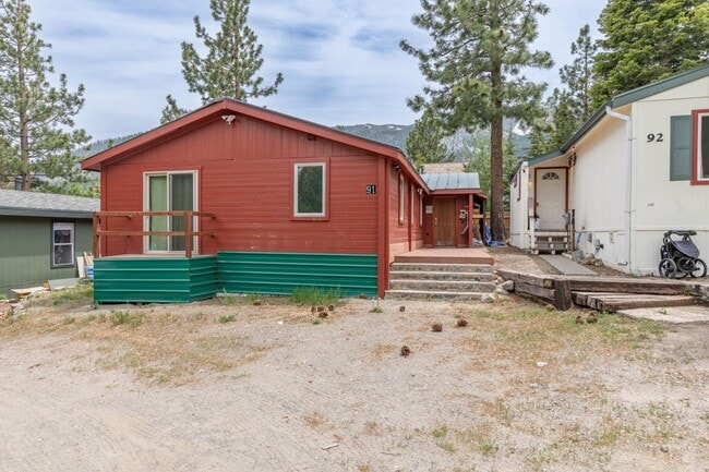 Building Photo - Fully Furnished & Move-In Ready Home – Long-Term Housing Available in Mammoth Lakes
