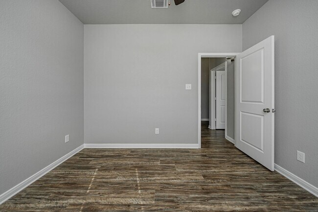 Building Photo - 8227 Bluefield Dr