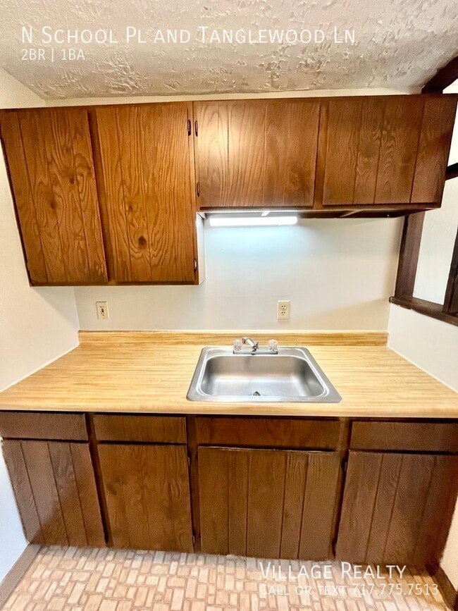 Building Photo - 305 N School Pl