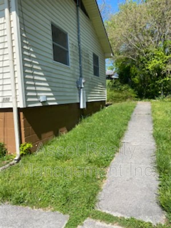 Building Photo - 150 Outer Dr