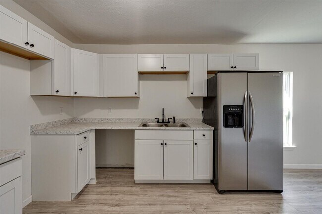 Building Photo - 3BR / 1BA Home for Rent $1750/month — Comfortable Living in Chattanooga