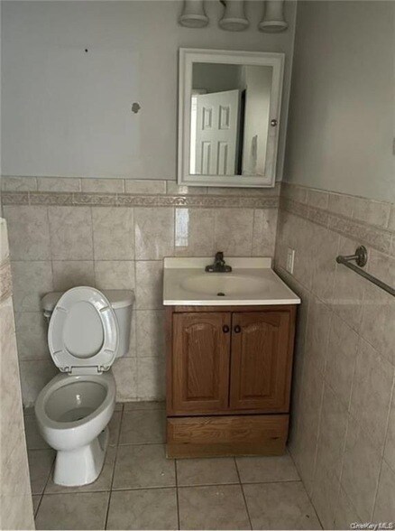 Building Photo - 32 Scarborough Ln