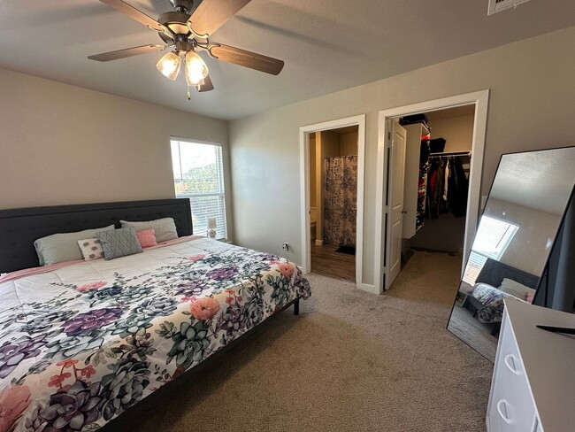 Building Photo - 3/2 located in Upland Crossing, Available December!