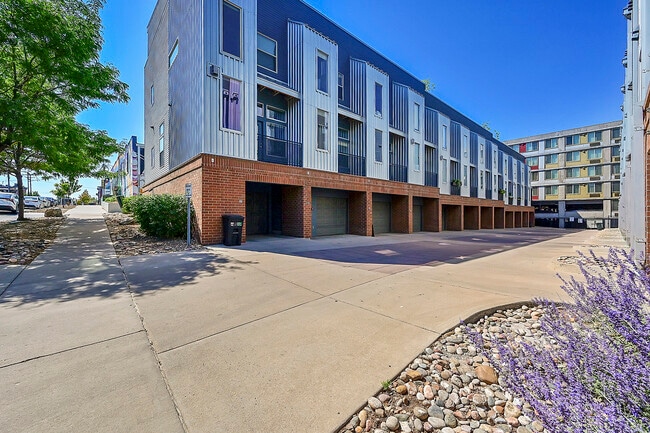Building Photo - 2680 Blake St
