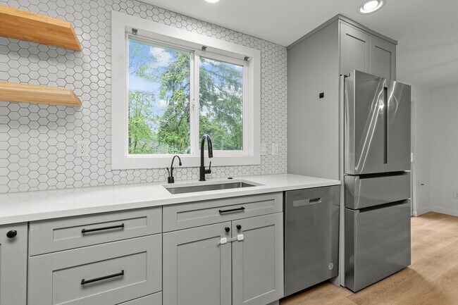 Building Photo - 4Bd Bothell Home!