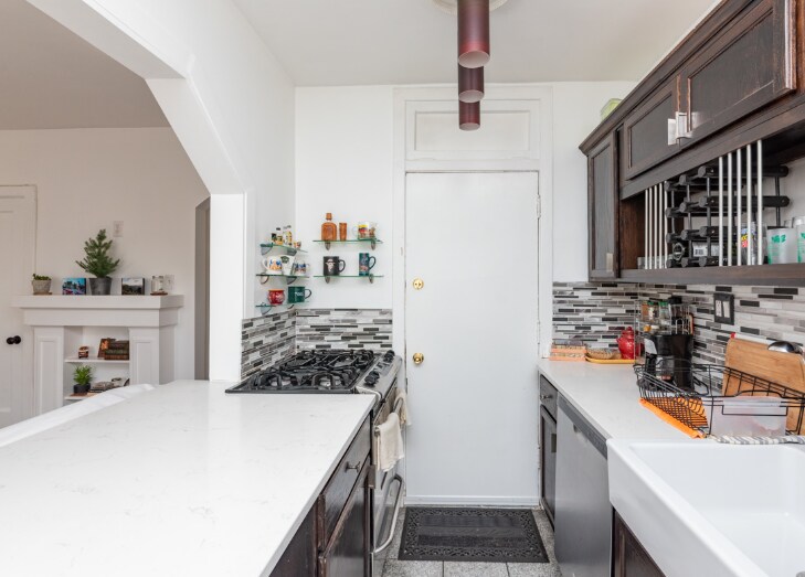 Building Photo - 846 W Ainslie St