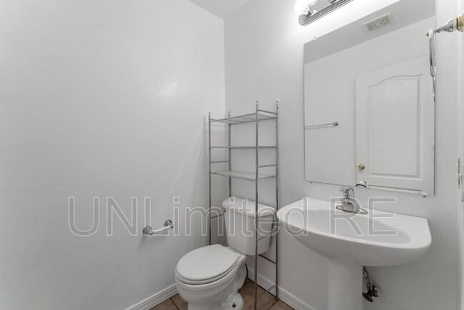 Building Photo - 2433 S Seclusion Ln