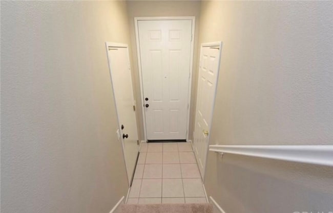 Building Photo - 1800 E Lakeshore Dr