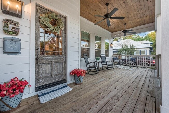 Building Photo - 127 5th St