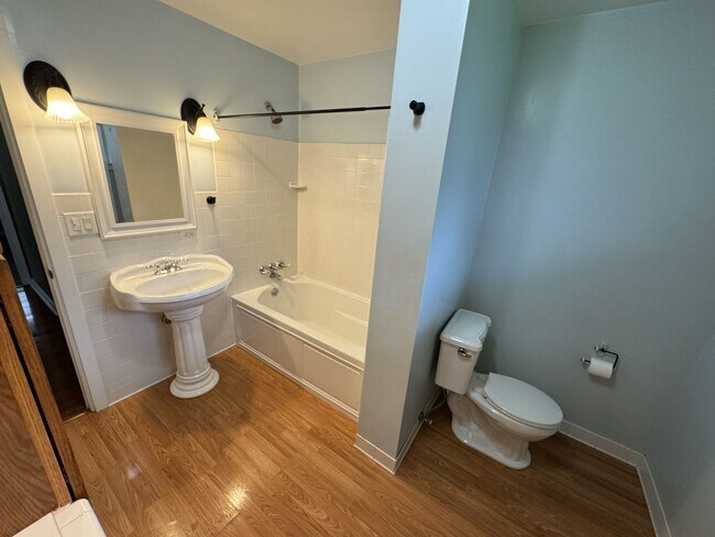 Building Photo - 3 Bedroom- Upper Arlington area