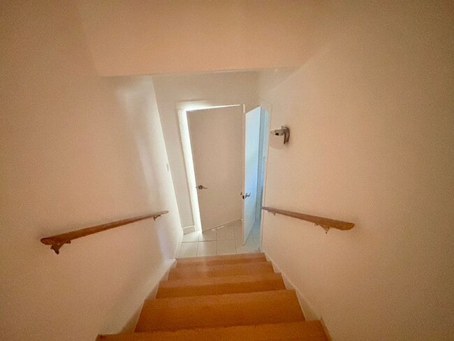 Building Photo - Hemphill Park Gem! 4 Bed/2.5 Bath - Availa...