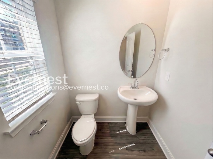 Building Photo - 204 Douglas Bend Rd