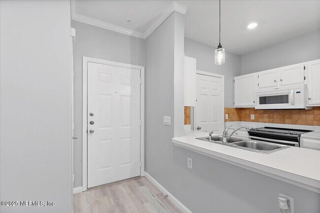 Building Photo - 160 Veracruz Dr