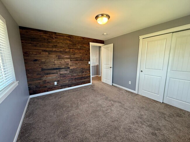 Building Photo - Application Pending - 3 Bedroom House For ...