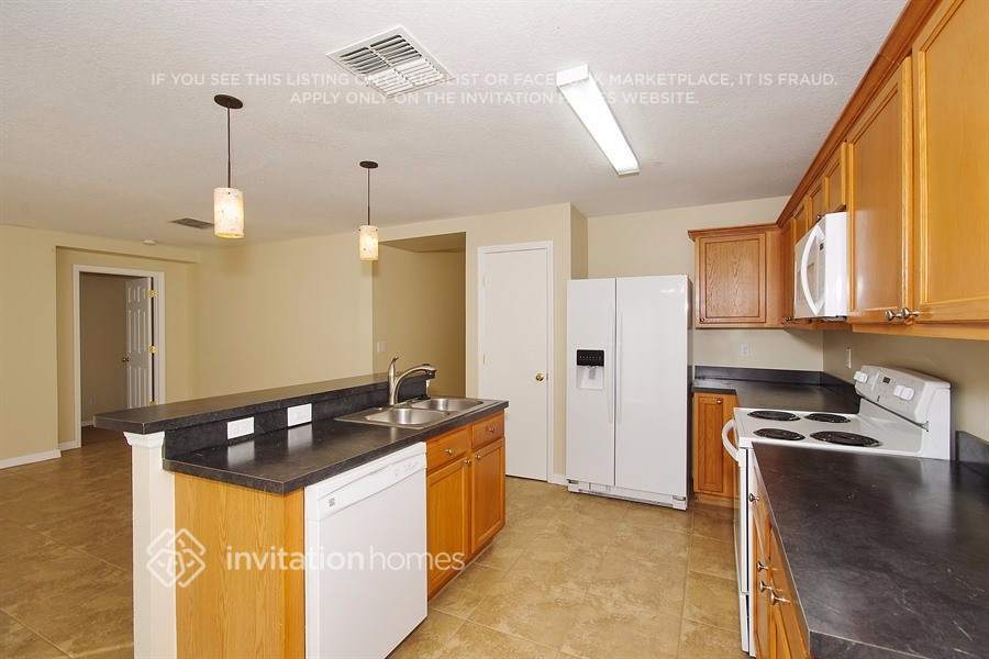 Building Photo - 16951 Sunrise Vista Dr